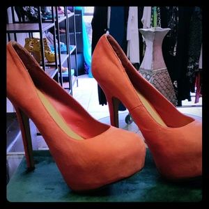 Ladies platform pumps